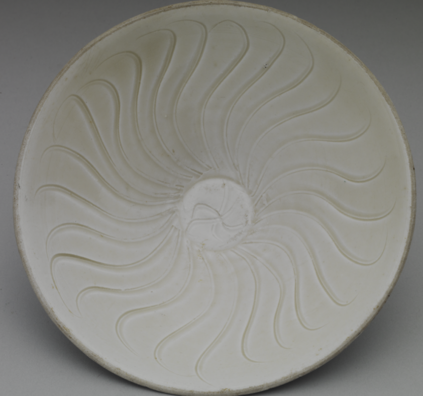 北宋至金定窑旋纹斗笠盏台北故宫博物院馆藏