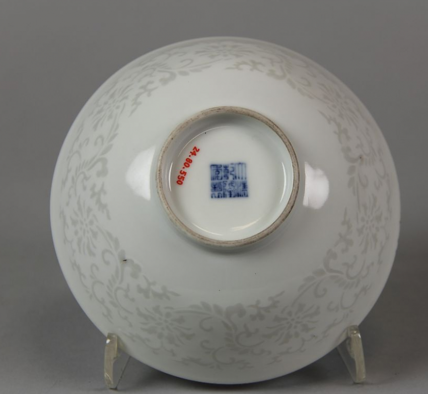 清乾隆白釉玲珑瓷碗(底部) 美国大都会博物馆藏-古玩图集网