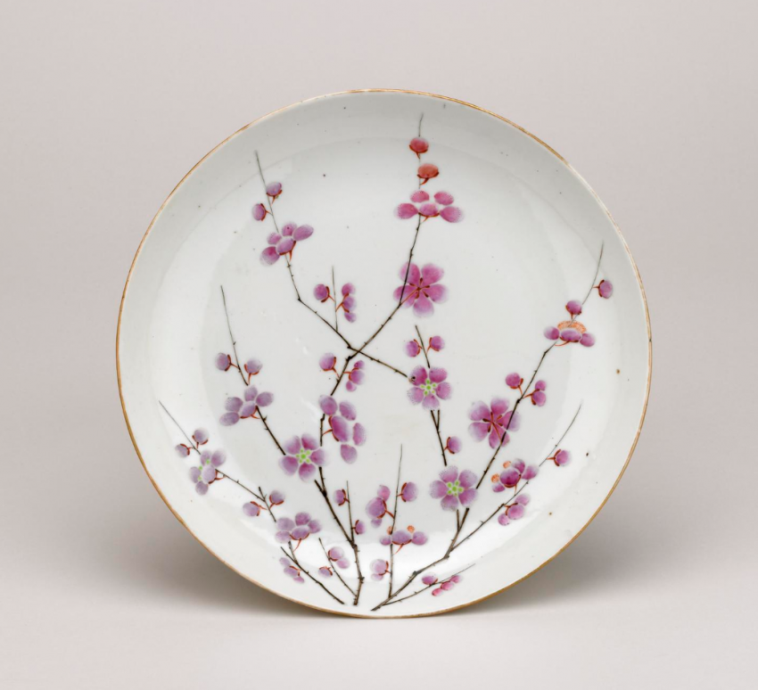 清粉彩梅花图盘大英博物馆藏