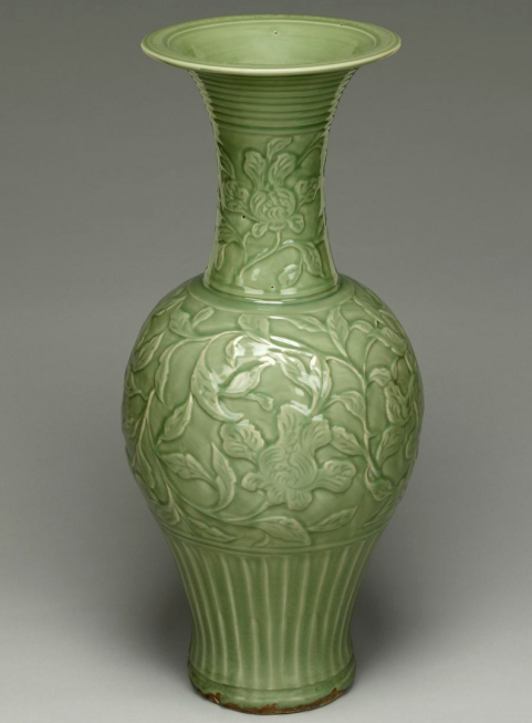 元龙泉窑堆塑花卉纹纪年凤尾尊正面大英博物馆藏