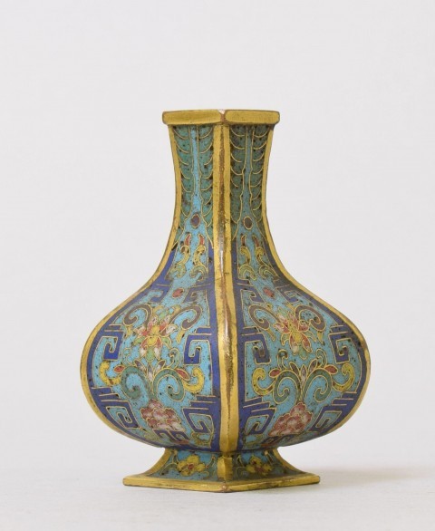 清景泰蓝花卉纹方瓶(图2) 英国V&A博物馆藏-古玩图集网